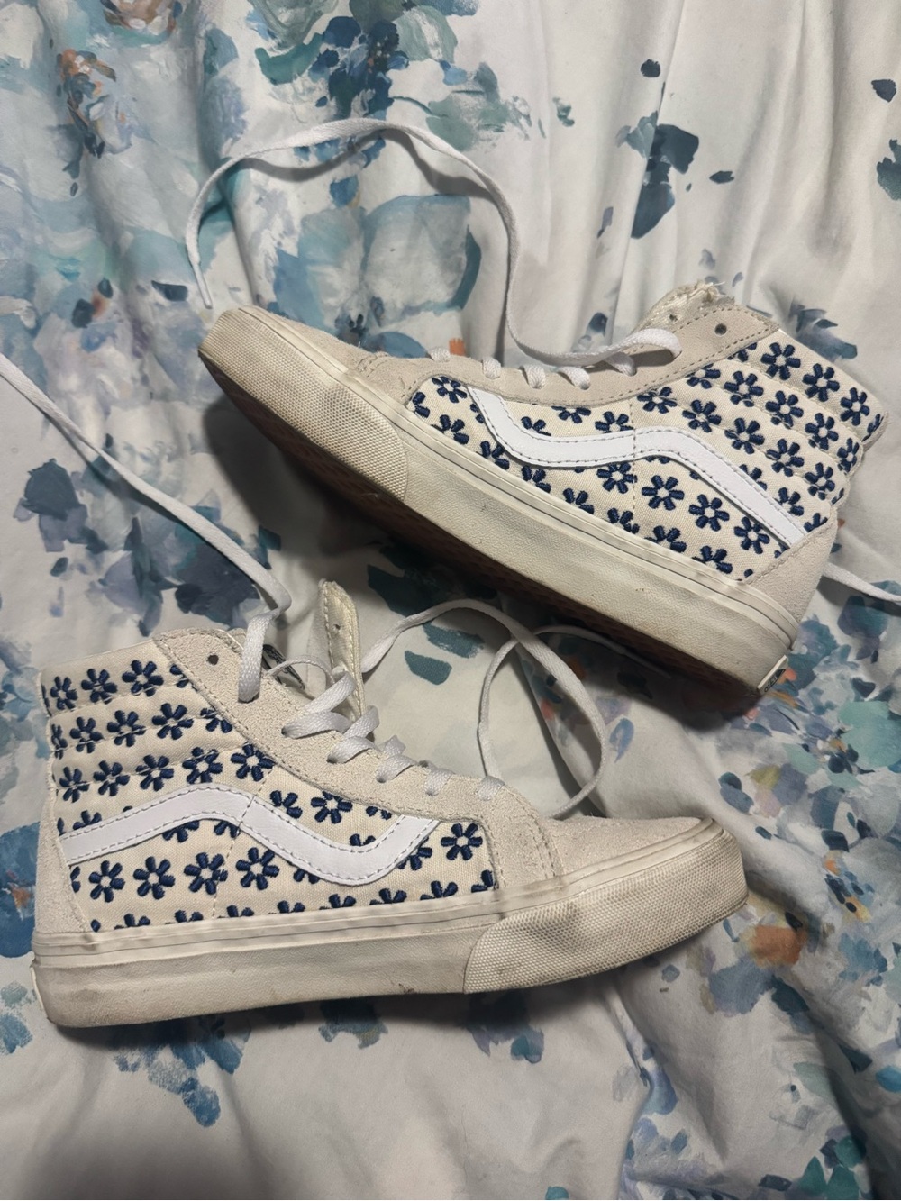 Vans Kids White High-Top Sneakers with Navy Floral Pattern